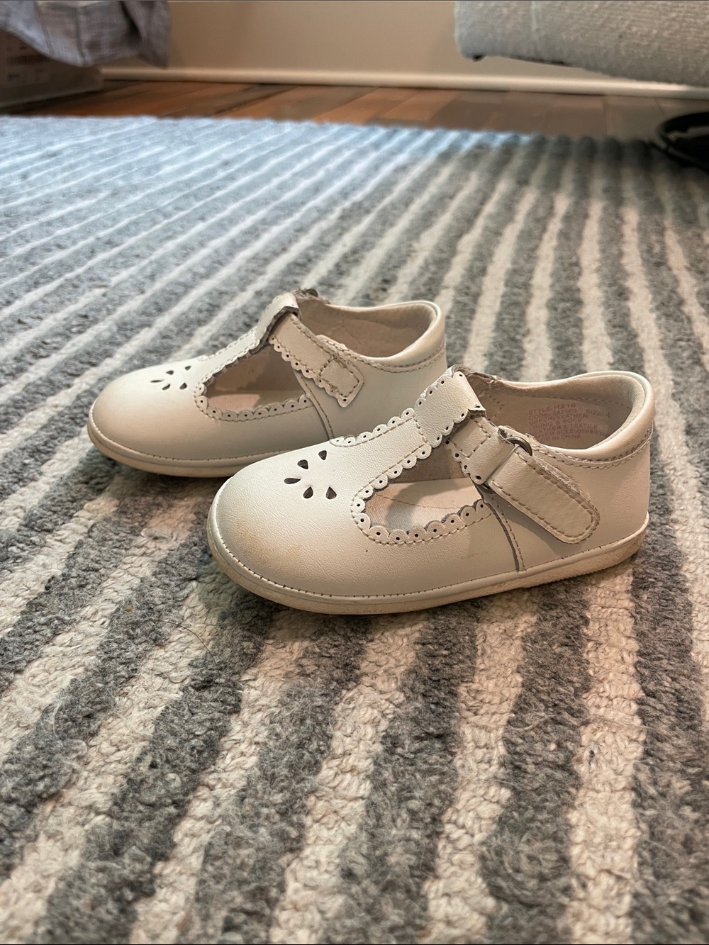 Angel Kids Mary Jane Leather Shoes in White - Classic T-Strap